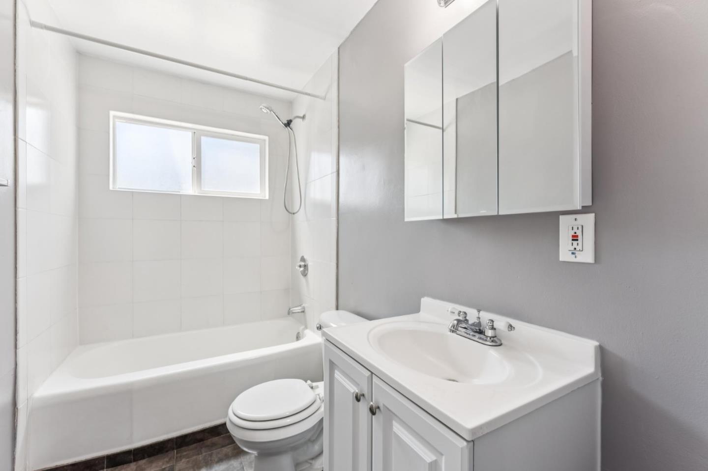 Detail Gallery Image 6 of 16 For 5664 Gaskill St, Oakland,  CA 94608 - – Beds | – Baths