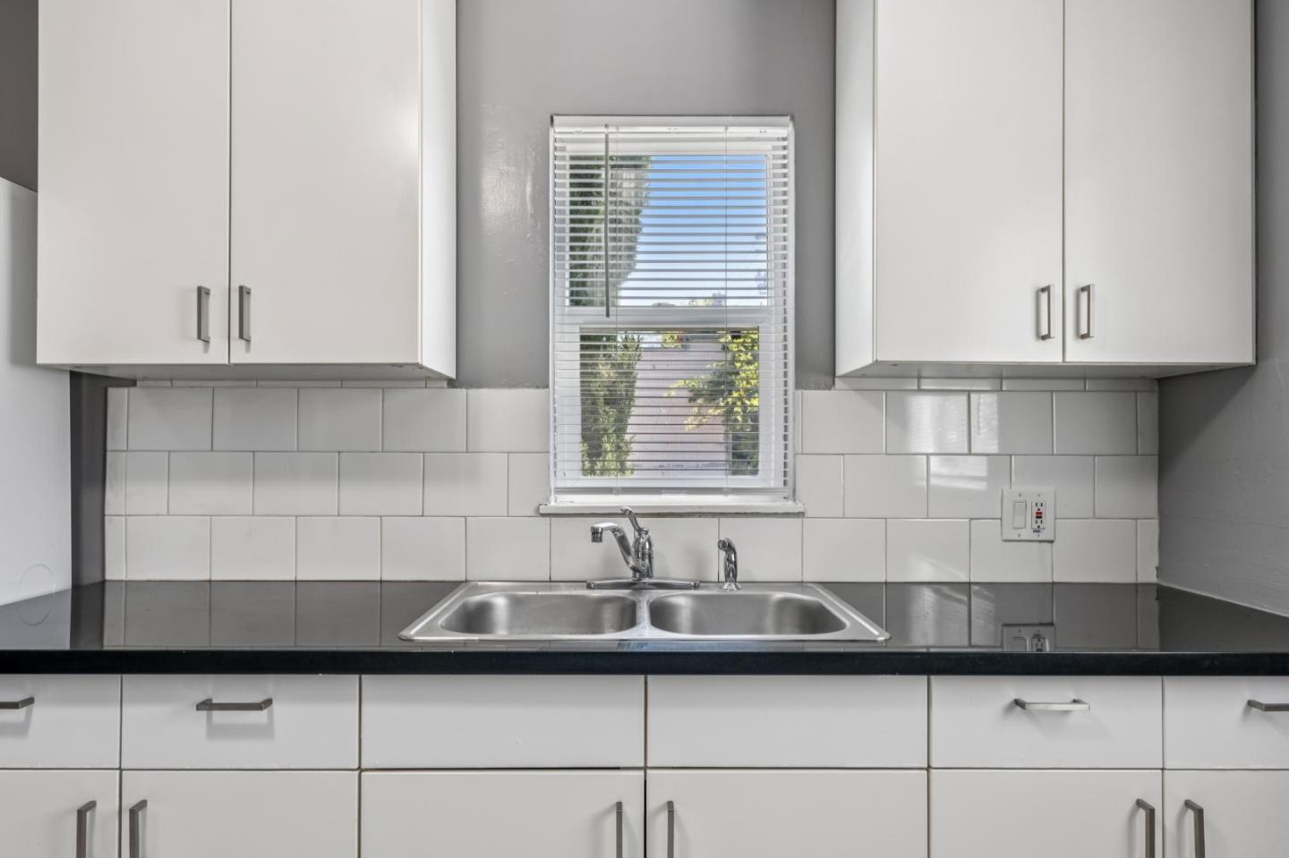 Detail Gallery Image 7 of 16 For 5664 Gaskill St, Oakland,  CA 94608 - – Beds | – Baths