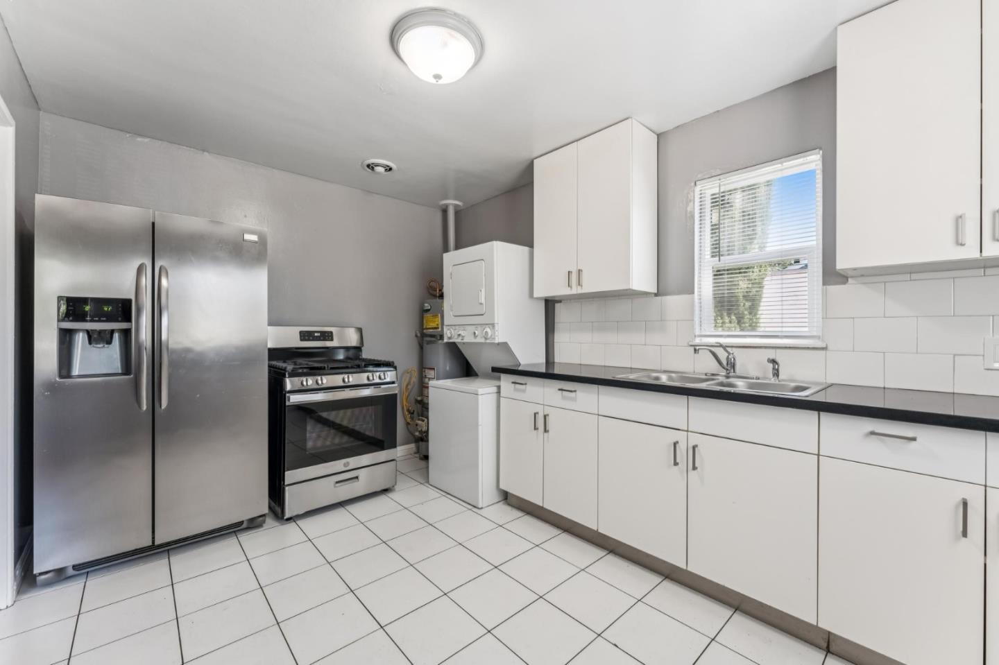 Detail Gallery Image 8 of 16 For 5664 Gaskill St, Oakland,  CA 94608 - – Beds | – Baths