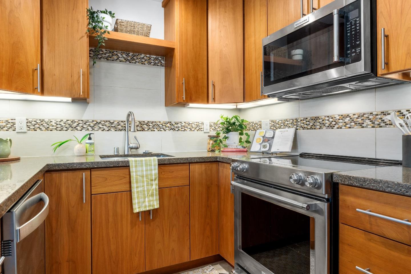 Detail Gallery Image 11 of 31 For 755 14th Ave #611,  Santa Cruz,  CA 95062 - 1 Beds | 1 Baths