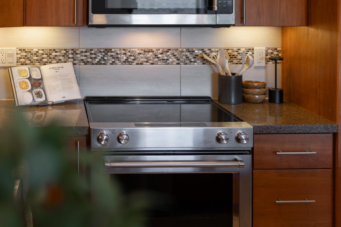 Detail Gallery Image 12 of 31 For 755 14th Ave #611,  Santa Cruz,  CA 95062 - 1 Beds | 1 Baths