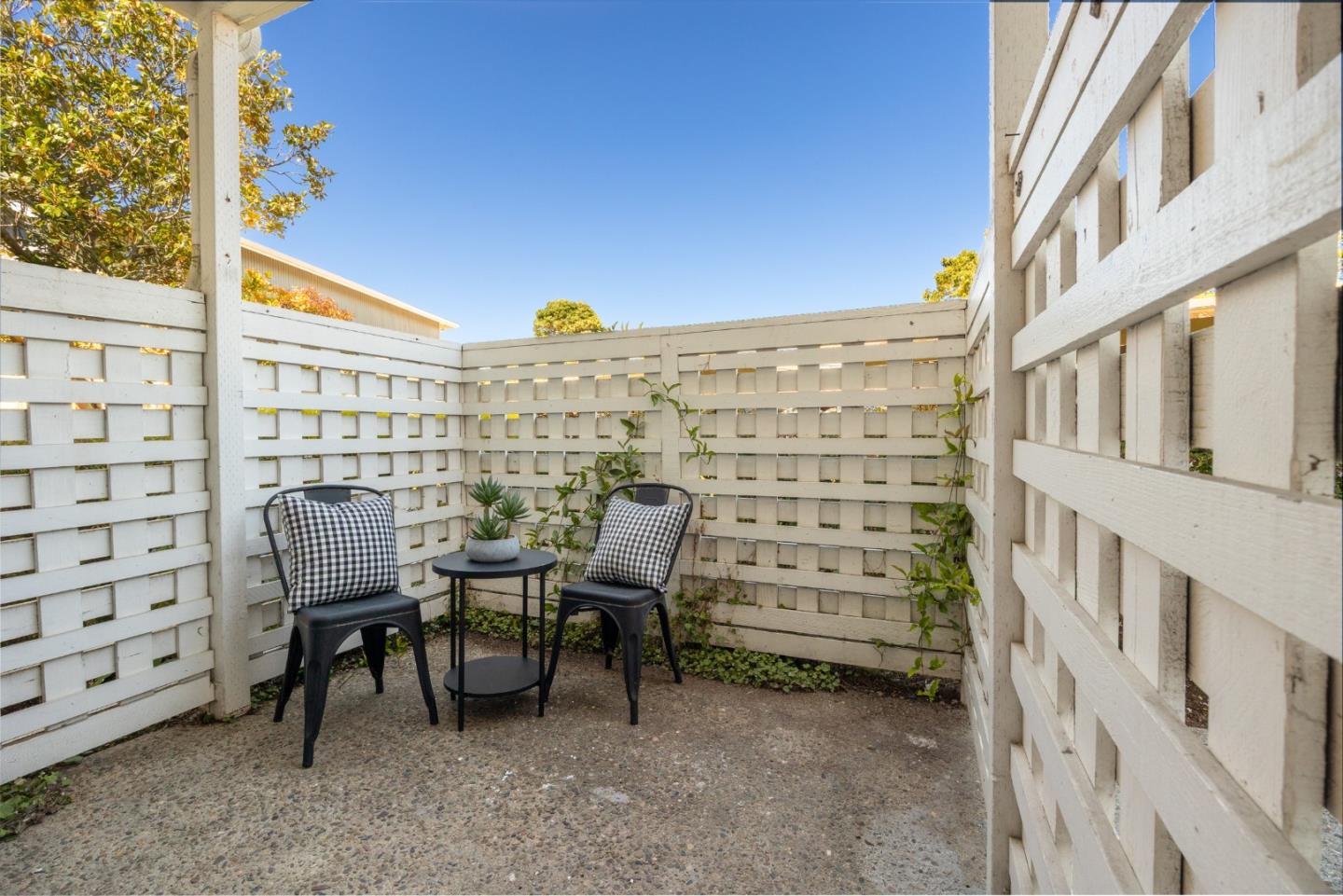 Detail Gallery Image 27 of 31 For 755 14th Ave #611,  Santa Cruz,  CA 95062 - 1 Beds | 1 Baths
