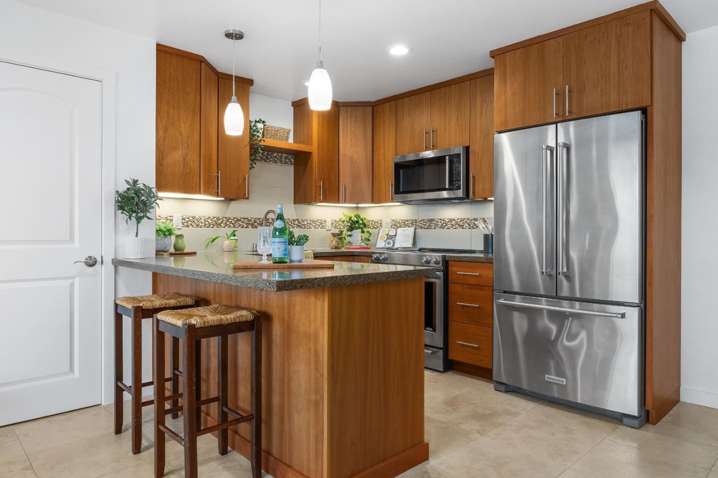 Detail Gallery Image 3 of 31 For 755 14th Ave #611,  Santa Cruz,  CA 95062 - 1 Beds | 1 Baths