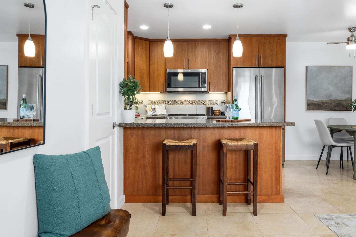 Detail Gallery Image 4 of 31 For 755 14th Ave #611,  Santa Cruz,  CA 95062 - 1 Beds | 1 Baths