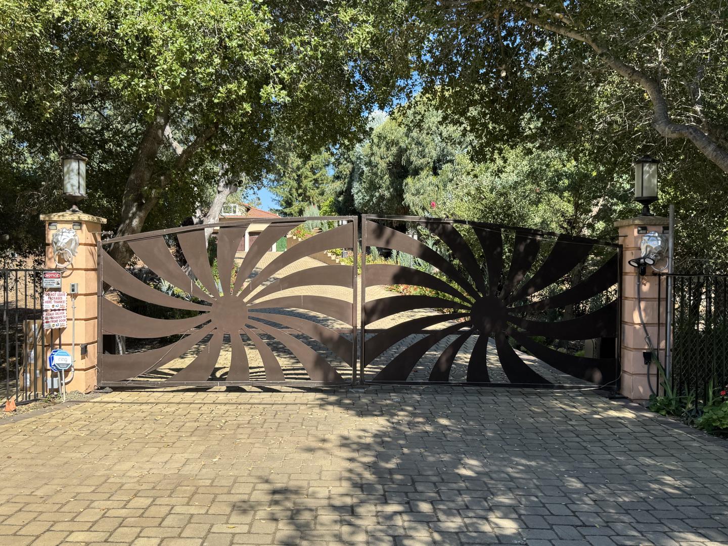 Detail Gallery Image 15 of 62 For 13605 Surrey Ln, Saratoga,  CA 95070 - 5 Beds | 6 Baths