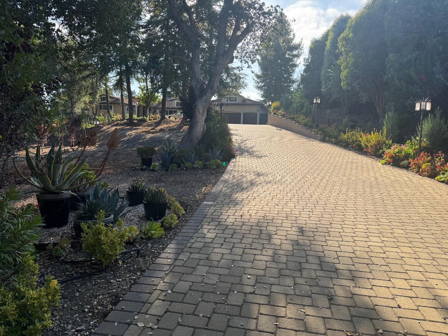 Detail Gallery Image 5 of 62 For 13605 Surrey Ln, Saratoga,  CA 95070 - 5 Beds | 6 Baths