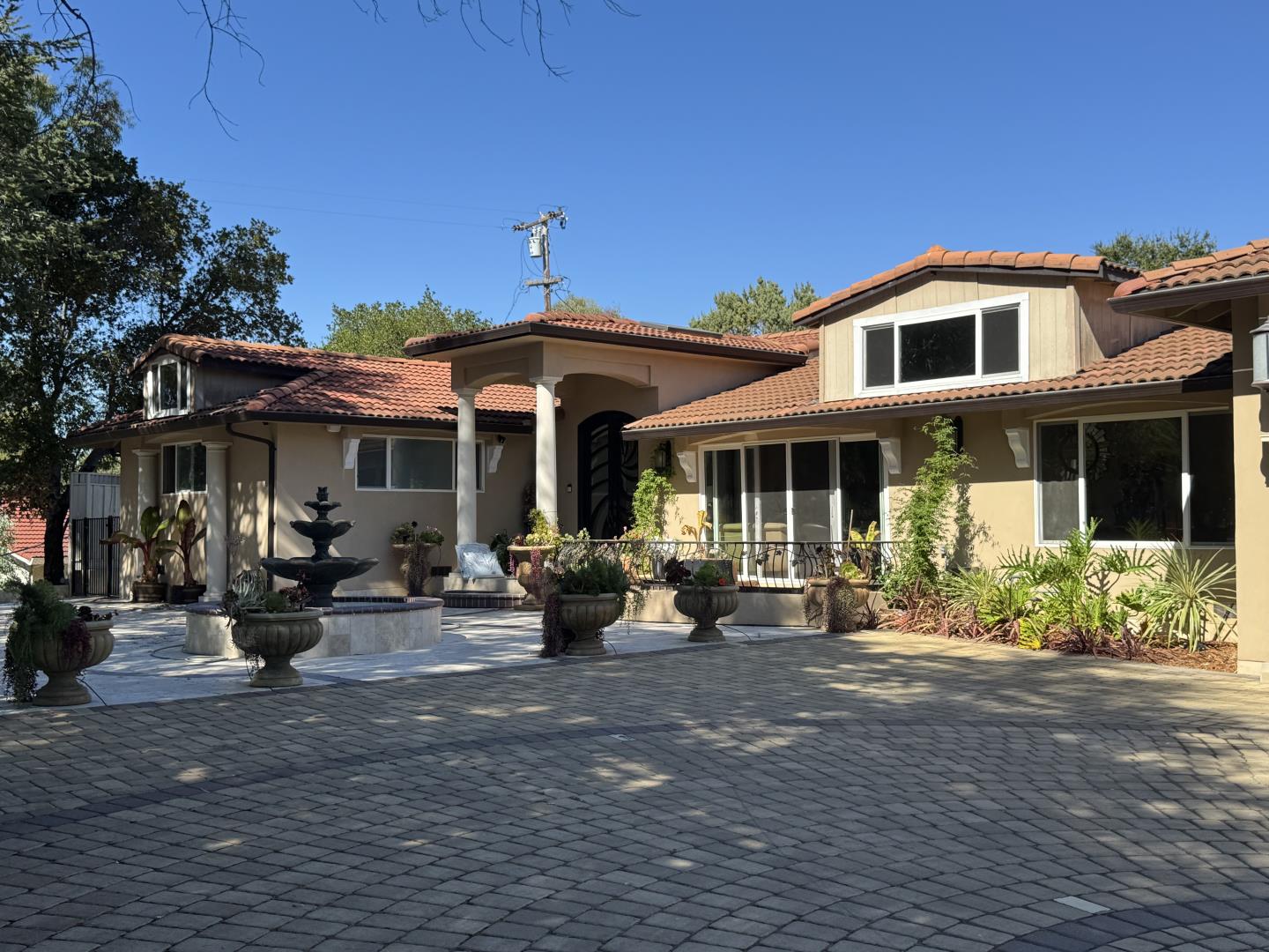 Detail Gallery Image 8 of 62 For 13605 Surrey Ln, Saratoga,  CA 95070 - 5 Beds | 6 Baths