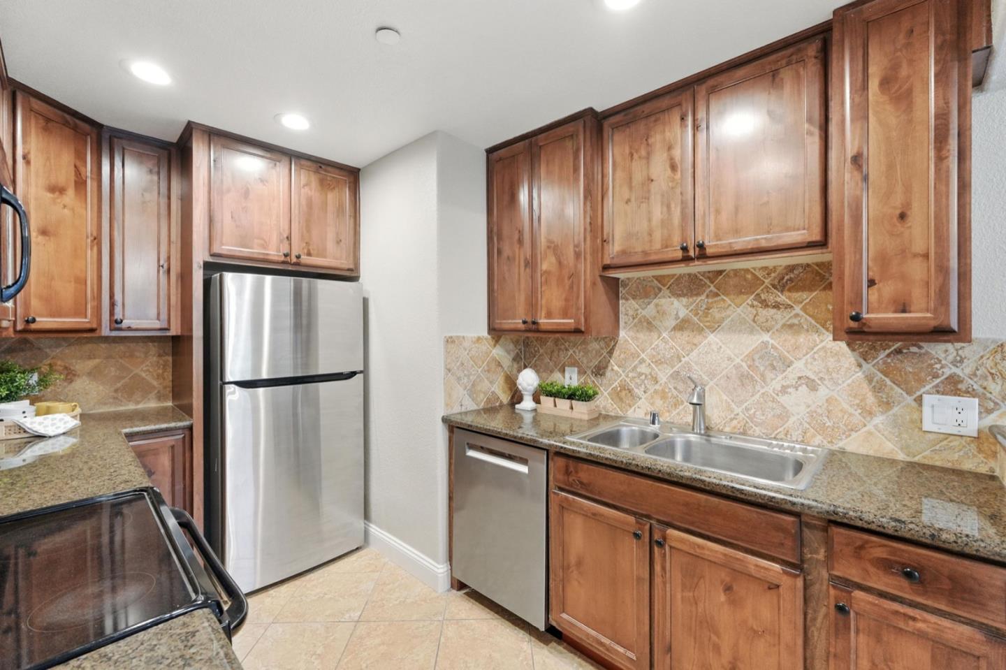 Detail Gallery Image 22 of 42 For 2580 Homestead Rd #4101,  Santa Clara,  CA 95051 - 2 Beds | 1/1 Baths