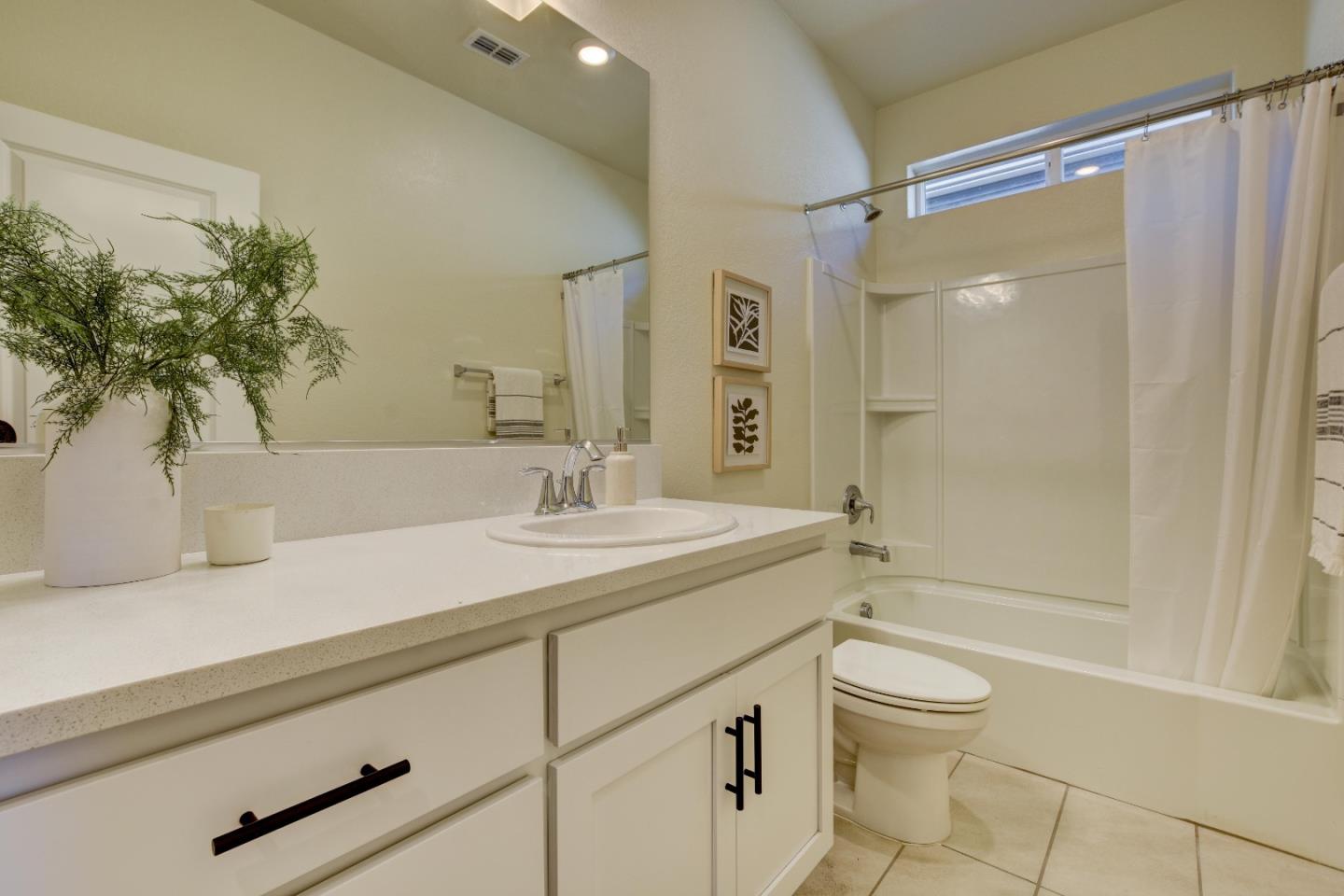 Detail Gallery Image 20 of 47 For 3515 Sparrow Ct, West Sacramento,  CA 95691 - 3 Beds | 2/1 Baths