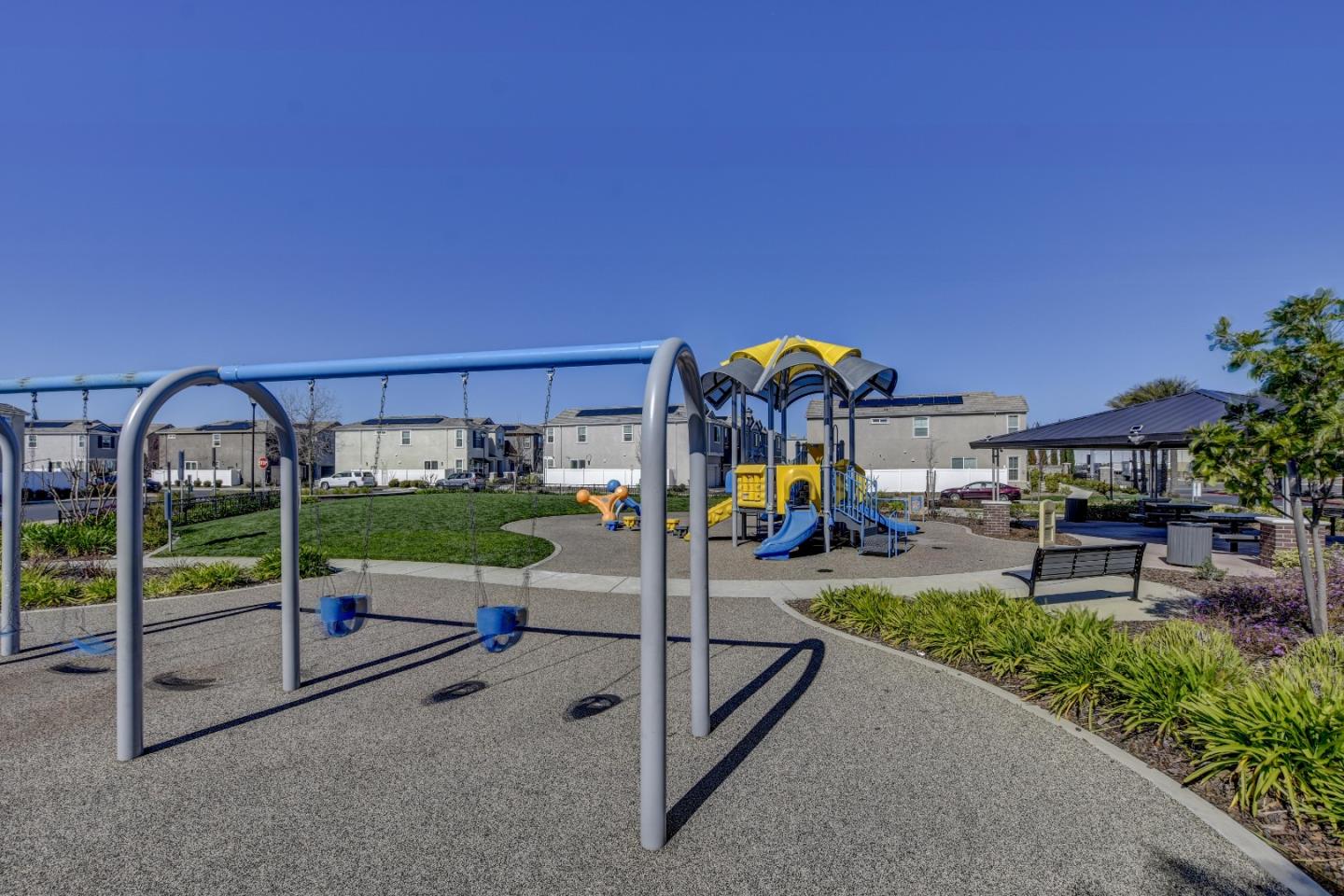 Detail Gallery Image 36 of 47 For 3515 Sparrow Ct, West Sacramento,  CA 95691 - 3 Beds | 2/1 Baths