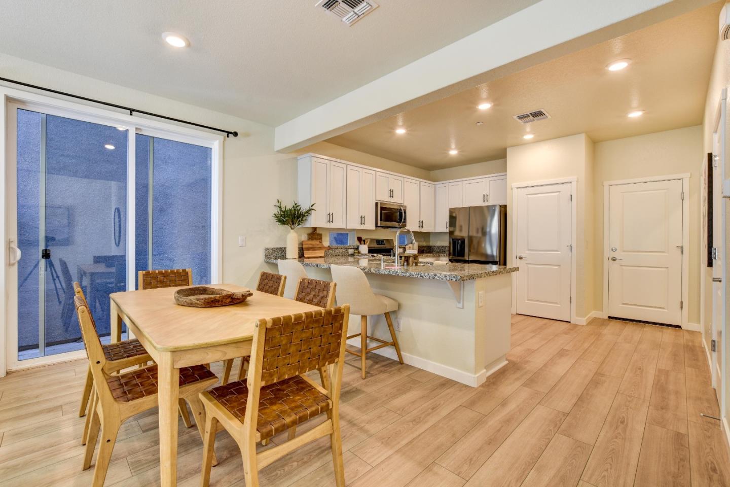 Detail Gallery Image 6 of 47 For 3515 Sparrow Ct, West Sacramento,  CA 95691 - 3 Beds | 2/1 Baths