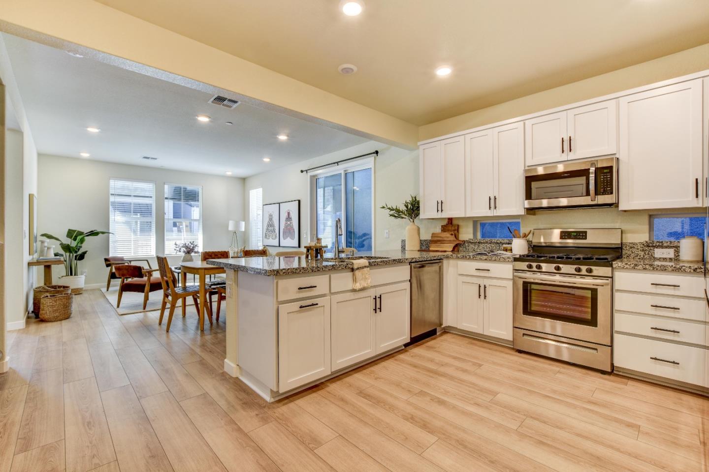 Detail Gallery Image 7 of 47 For 3515 Sparrow Ct, West Sacramento,  CA 95691 - 3 Beds | 2/1 Baths