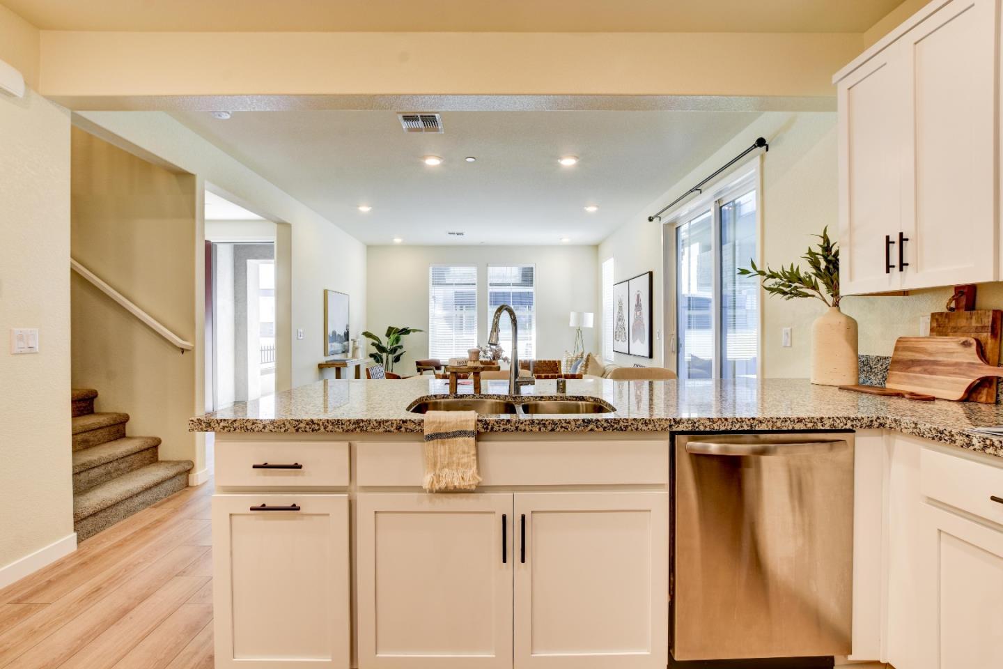 Detail Gallery Image 9 of 47 For 3515 Sparrow Ct, West Sacramento,  CA 95691 - 3 Beds | 2/1 Baths