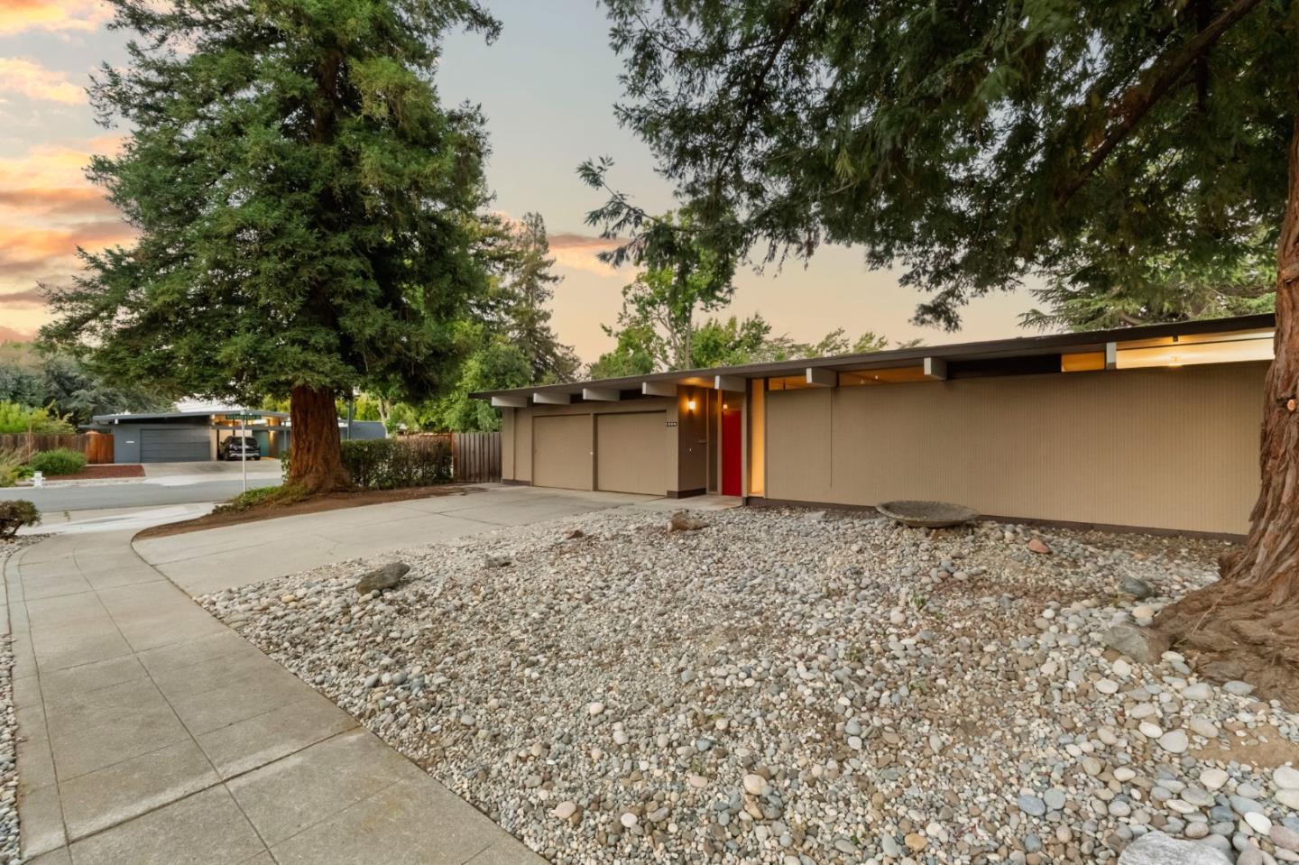Detail Gallery Image 3 of 62 For 1204 Navlet Ct, Sunnyvale,  CA 94087 - 4 Beds | 2 Baths
