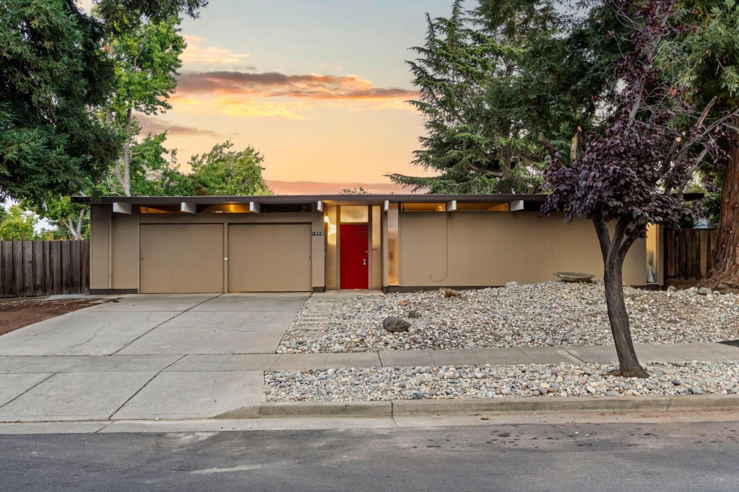 Detail Gallery Image 5 of 62 For 1204 Navlet Ct, Sunnyvale,  CA 94087 - 4 Beds | 2 Baths