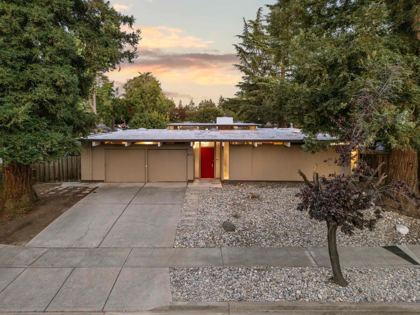 Detail Gallery Image 6 of 62 For 1204 Navlet Ct, Sunnyvale,  CA 94087 - 4 Beds | 2 Baths