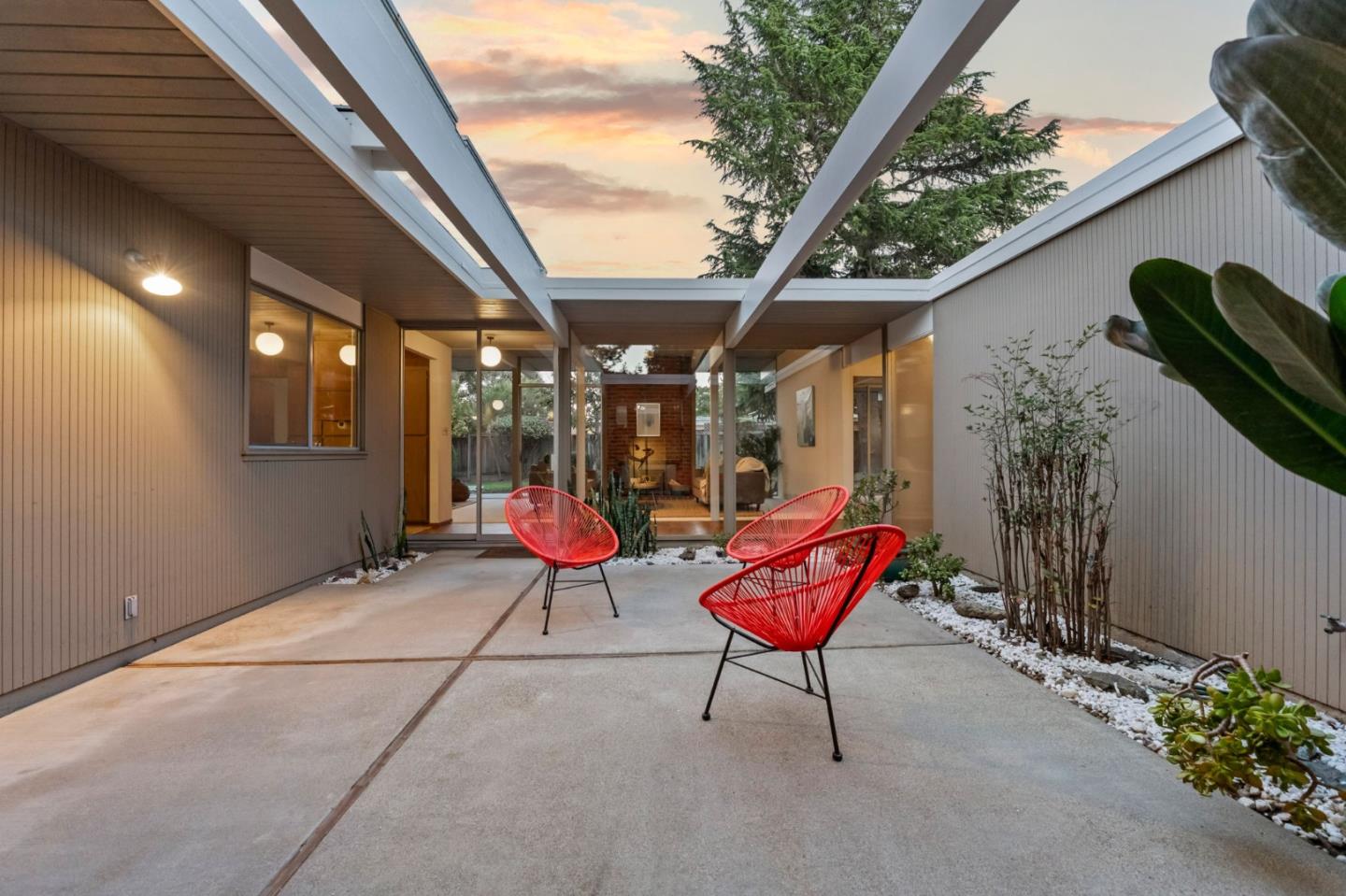 Detail Gallery Image 7 of 62 For 1204 Navlet Ct, Sunnyvale,  CA 94087 - 4 Beds | 2 Baths