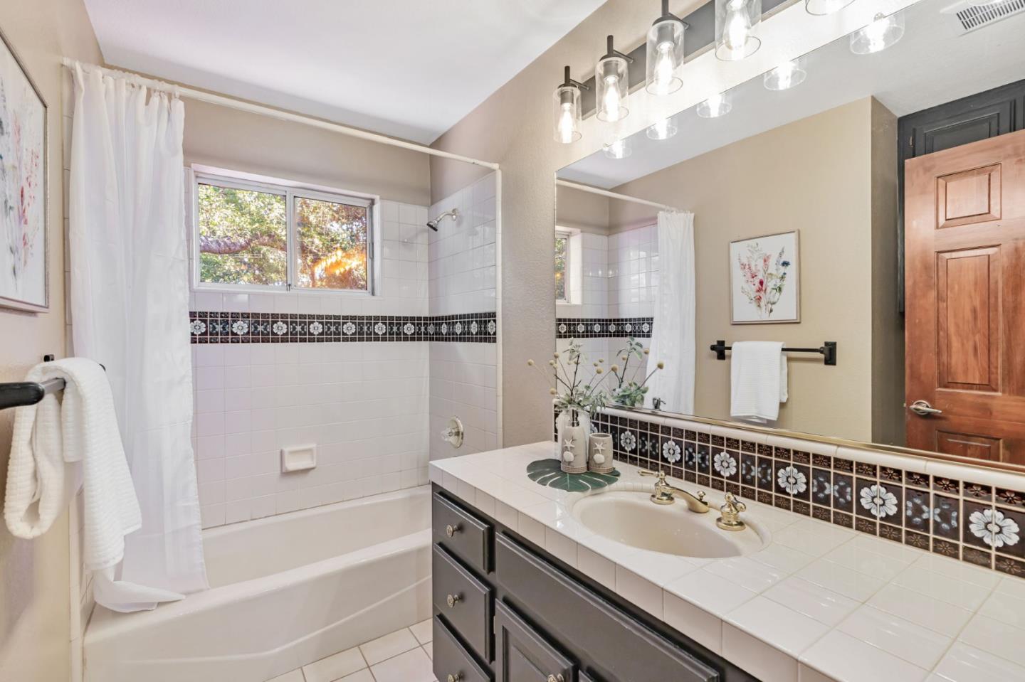 Detail Gallery Image 13 of 45 For 3785 Live Oak Ln, Morgan Hill,  CA 95037 - 5 Beds | 4 Baths