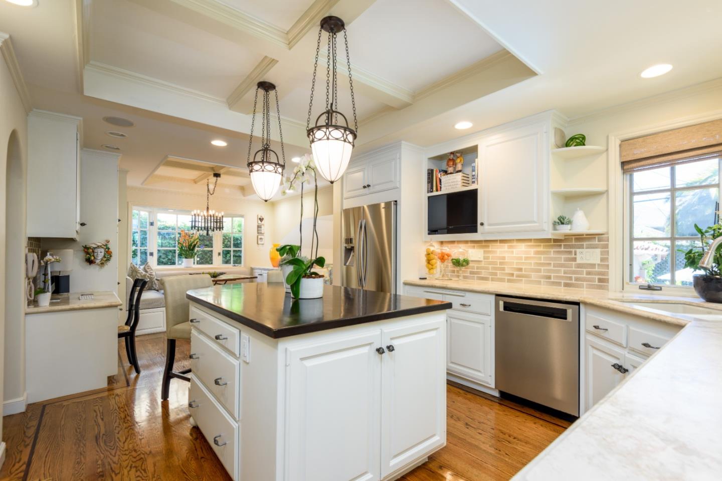 Detail Gallery Image 10 of 36 For 533 Edinburgh St, San Mateo,  CA 94402 - 4 Beds | 3 Baths