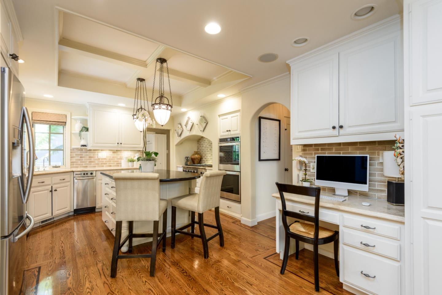 Detail Gallery Image 13 of 36 For 533 Edinburgh St, San Mateo,  CA 94402 - 4 Beds | 3 Baths