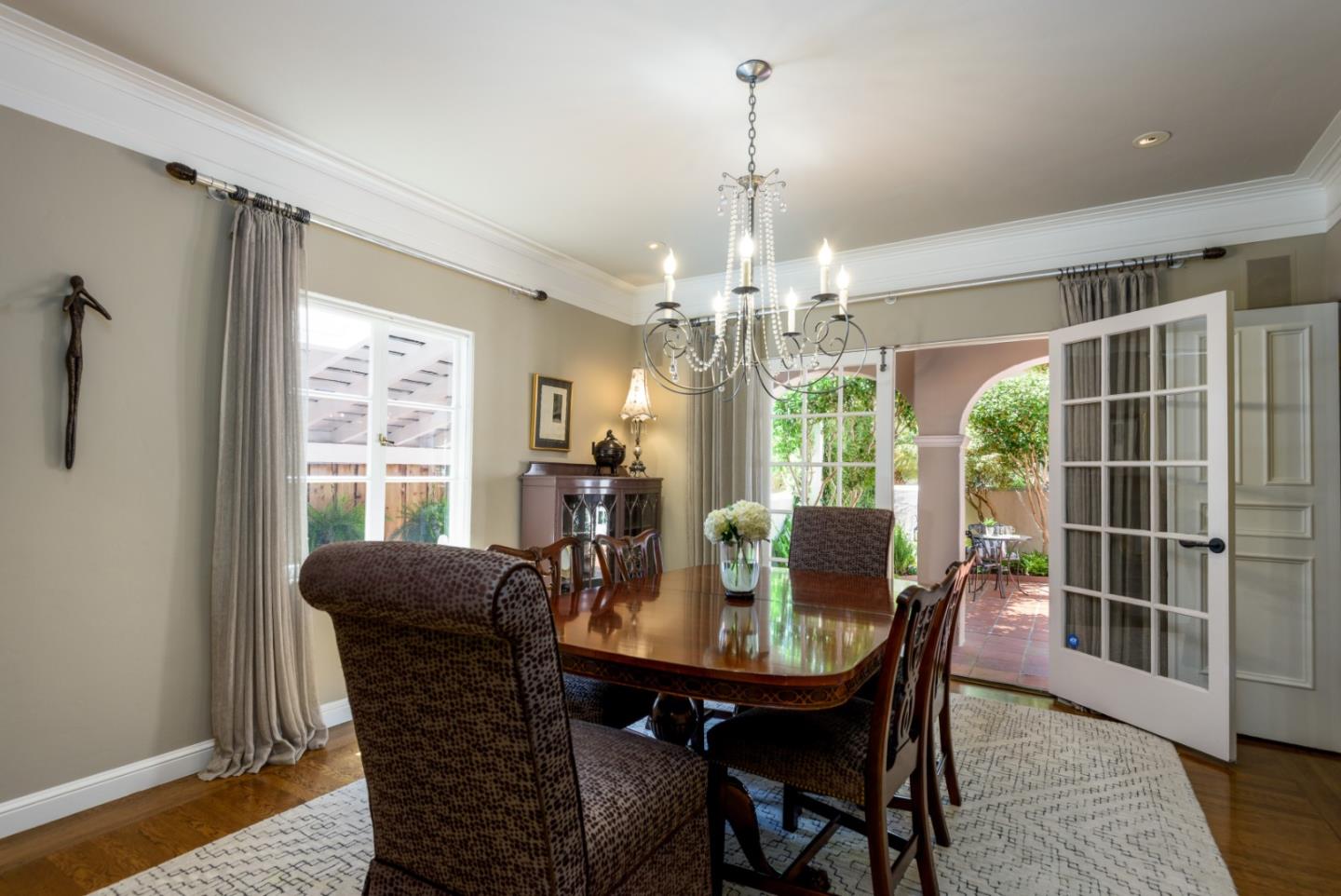 Detail Gallery Image 16 of 36 For 533 Edinburgh St, San Mateo,  CA 94402 - 4 Beds | 3 Baths