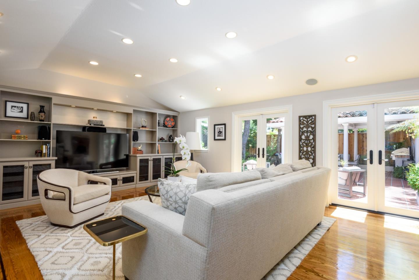 Detail Gallery Image 20 of 36 For 533 Edinburgh St, San Mateo,  CA 94402 - 4 Beds | 3 Baths