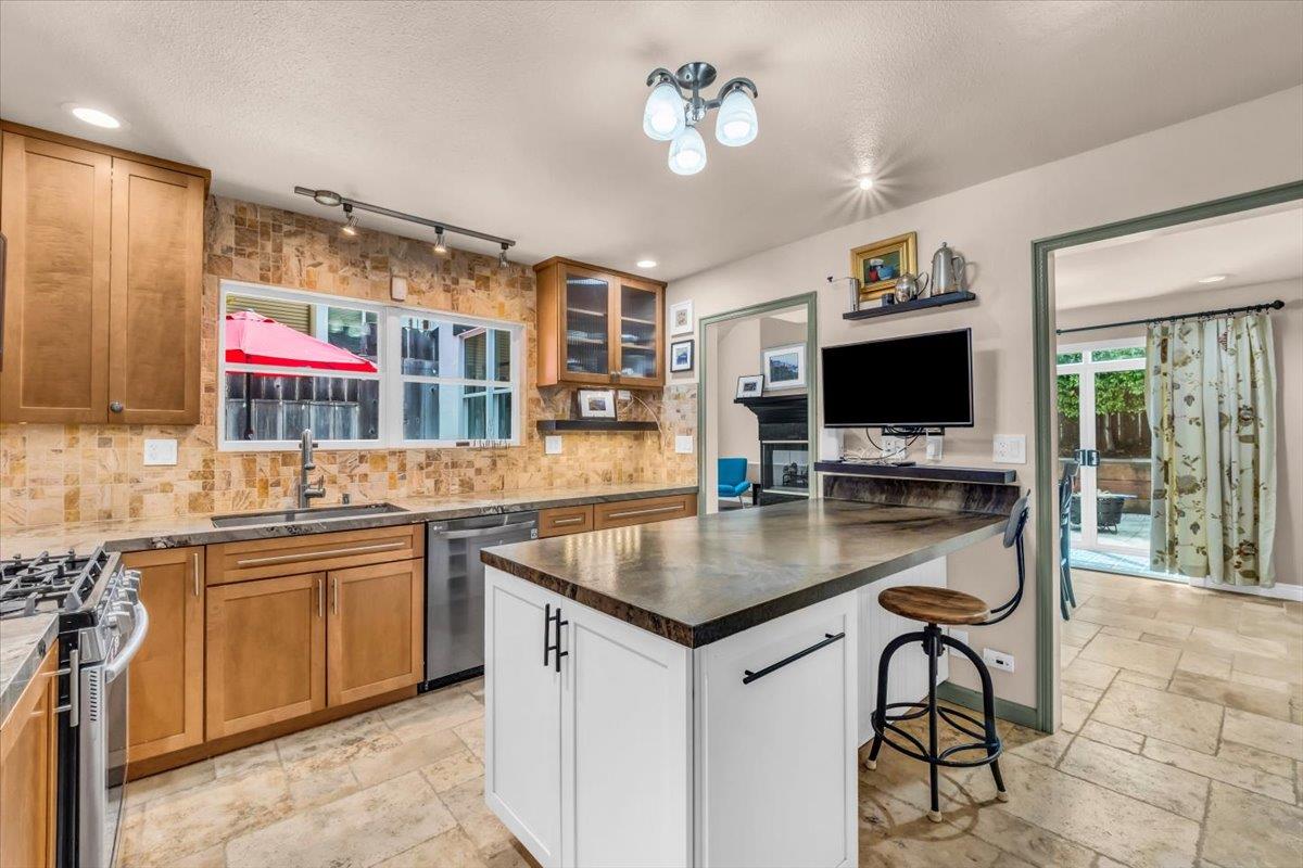 Detail Gallery Image 11 of 30 For 1128 3rd St, Monterey,  CA 93940 - 3 Beds | 2/1 Baths
