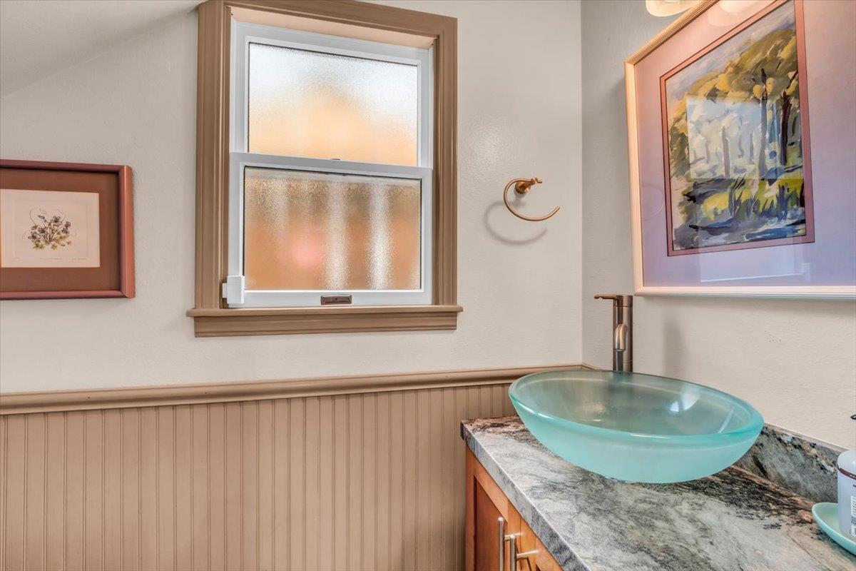 Detail Gallery Image 12 of 30 For 1128 3rd St, Monterey,  CA 93940 - 3 Beds | 2/1 Baths