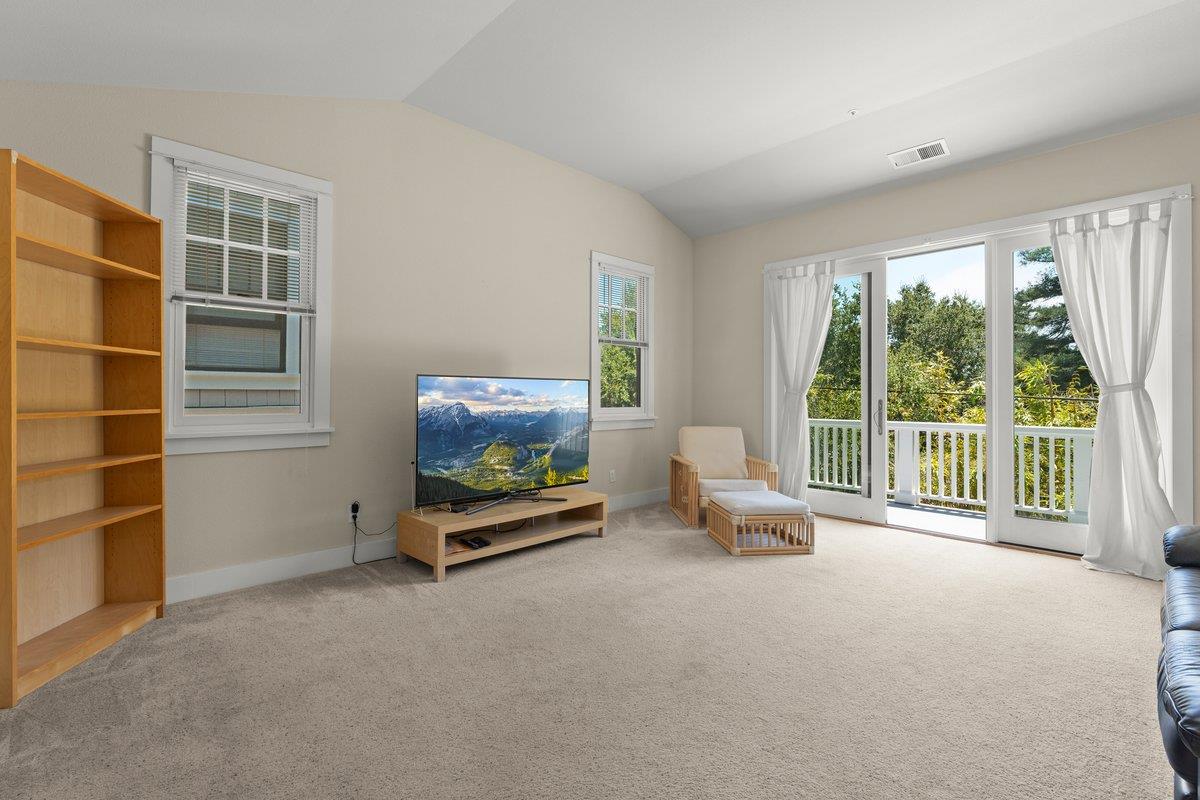 Detail Gallery Image 11 of 17 For 119 Tosca Ter, Santa Cruz,  CA 95060 - 3 Beds | 2/1 Baths