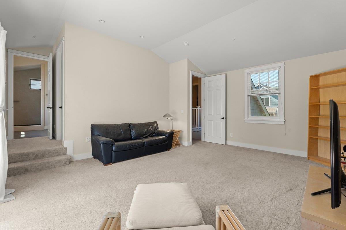Detail Gallery Image 12 of 17 For 119 Tosca Ter, Santa Cruz,  CA 95060 - 3 Beds | 2/1 Baths