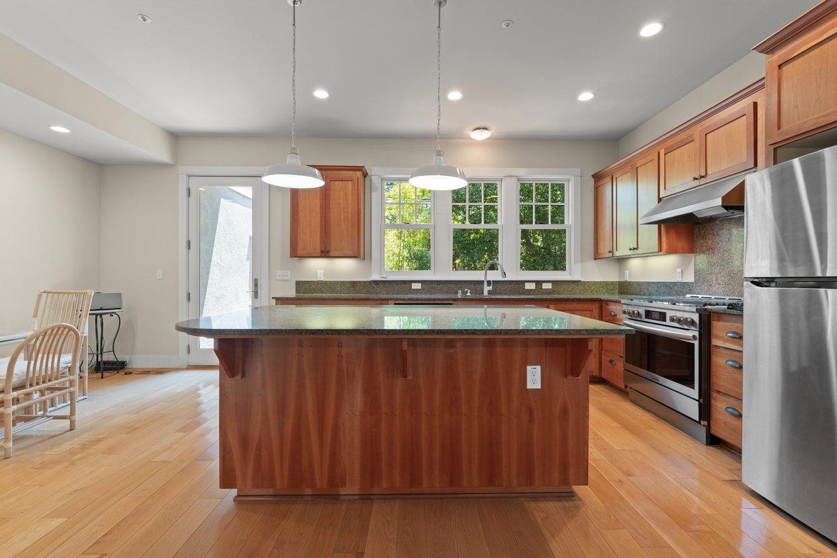 Detail Gallery Image 5 of 17 For 119 Tosca Ter, Santa Cruz,  CA 95060 - 3 Beds | 2/1 Baths
