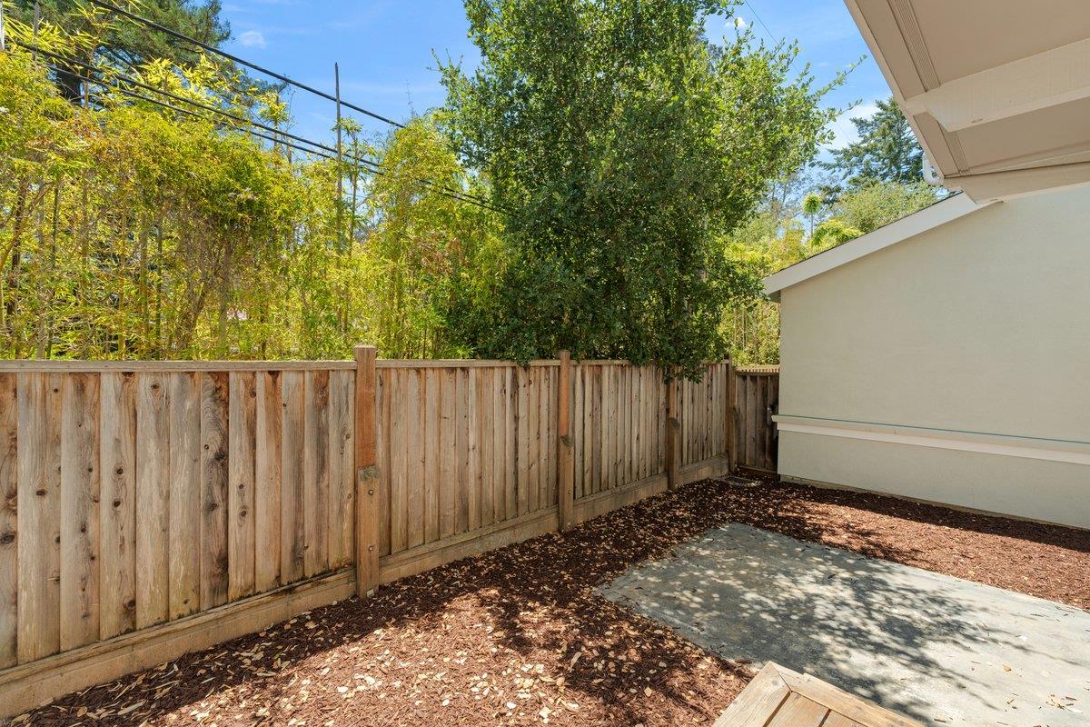 Detail Gallery Image 9 of 17 For 119 Tosca Ter, Santa Cruz,  CA 95060 - 3 Beds | 2/1 Baths