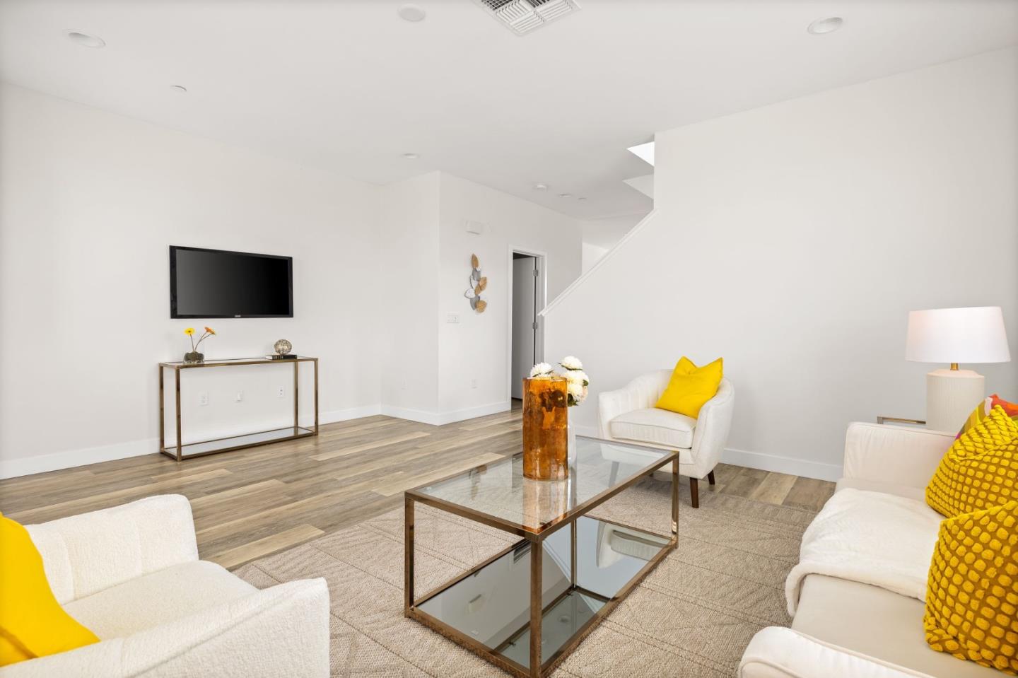 Detail Gallery Image 10 of 26 For 1307 Pullman Way, Oakland,  CA 94607 - 3 Beds | 2/1 Baths