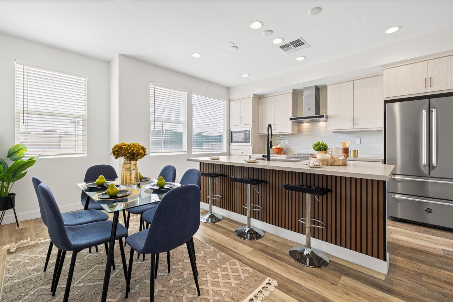 Detail Gallery Image 13 of 26 For 1307 Pullman Way, Oakland,  CA 94607 - 3 Beds | 2/1 Baths