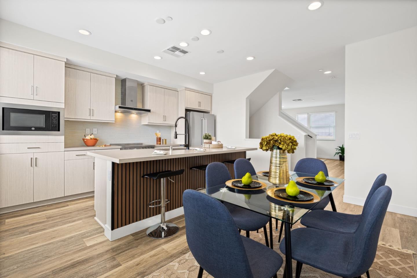 Detail Gallery Image 14 of 26 For 1307 Pullman Way, Oakland,  CA 94607 - 3 Beds | 2/1 Baths