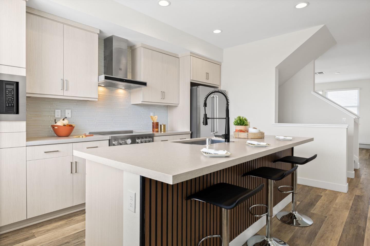 Detail Gallery Image 15 of 26 For 1307 Pullman Way, Oakland,  CA 94607 - 3 Beds | 2/1 Baths