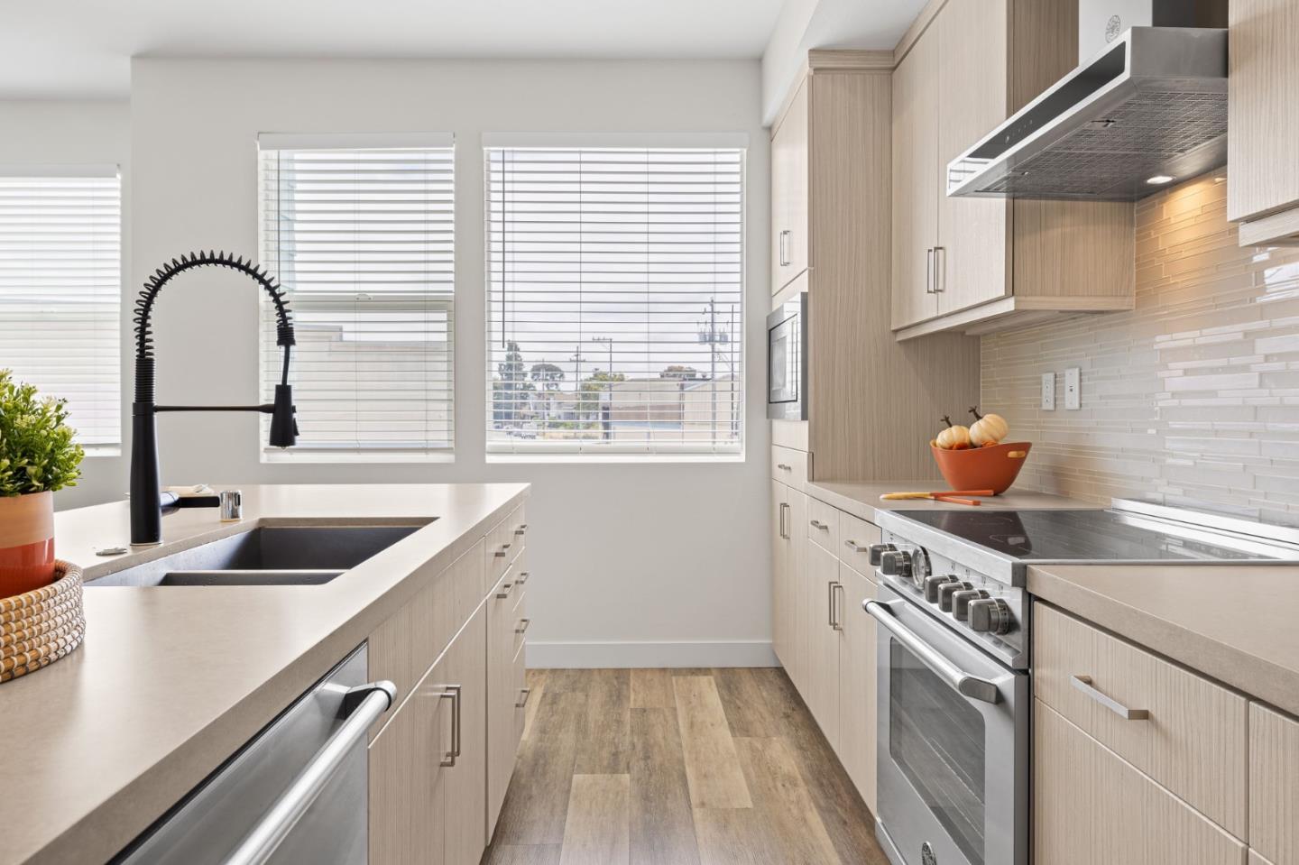 Detail Gallery Image 16 of 26 For 1307 Pullman Way, Oakland,  CA 94607 - 3 Beds | 2/1 Baths