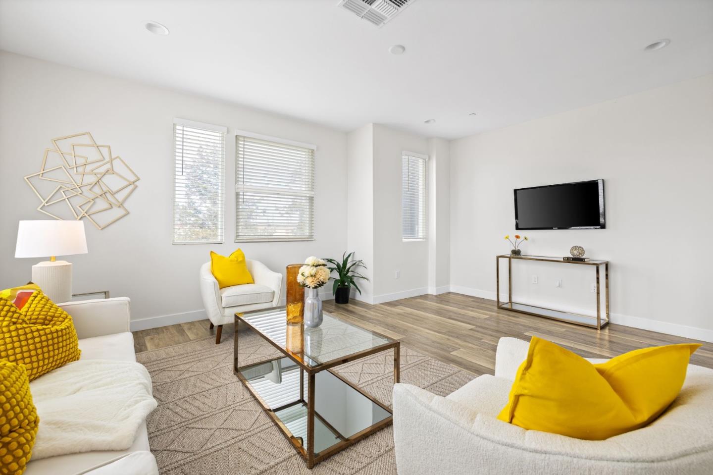 Detail Gallery Image 9 of 26 For 1307 Pullman Way, Oakland,  CA 94607 - 3 Beds | 2/1 Baths