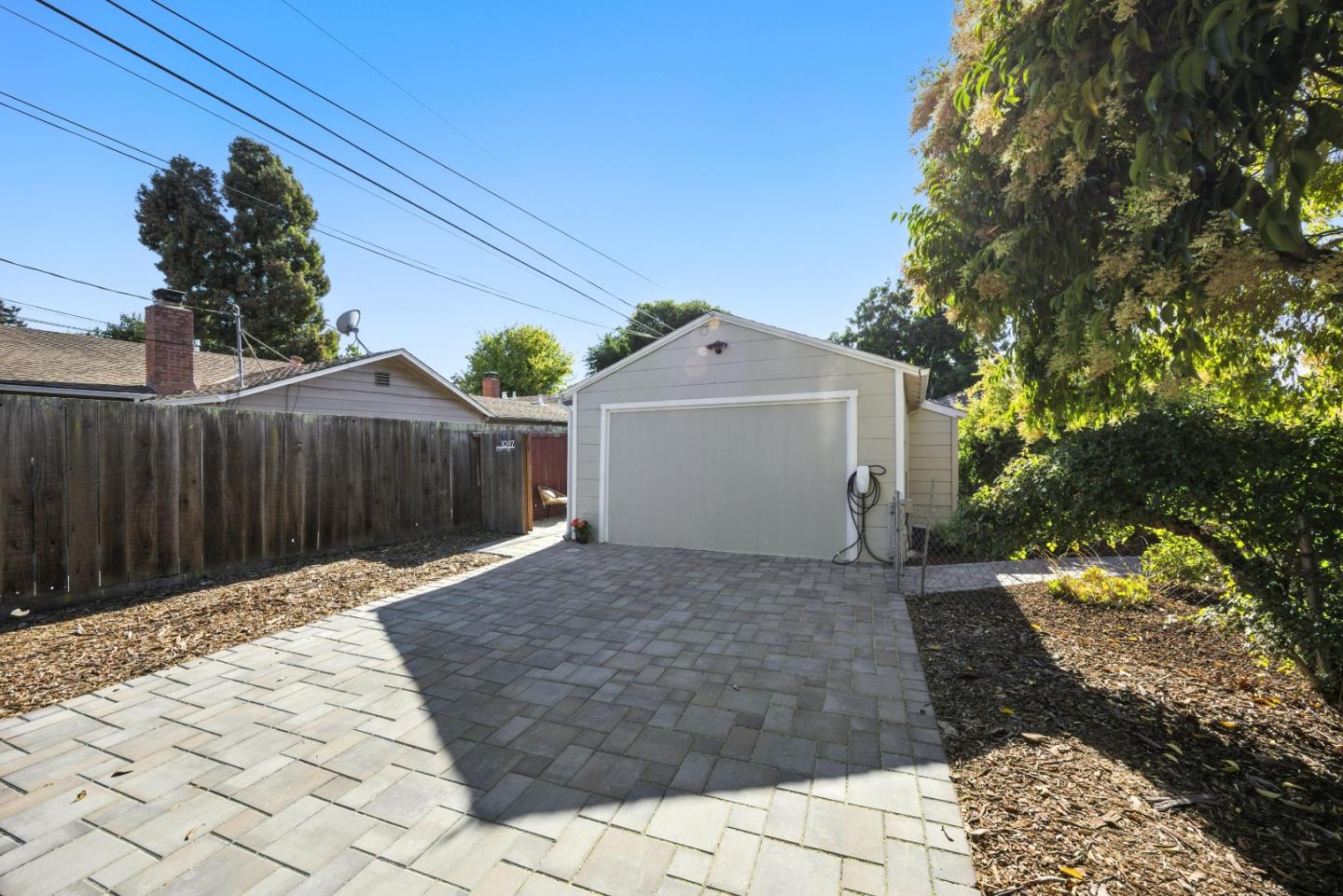 Detail Gallery Image 16 of 22 For 1097 10th Ave, Redwood City,  CA 94063 - 3 Beds | 1 Baths