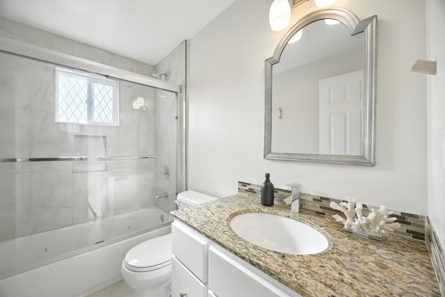 Detail Gallery Image 20 of 22 For 1097 10th Ave, Redwood City,  CA 94063 - 3 Beds | 1 Baths