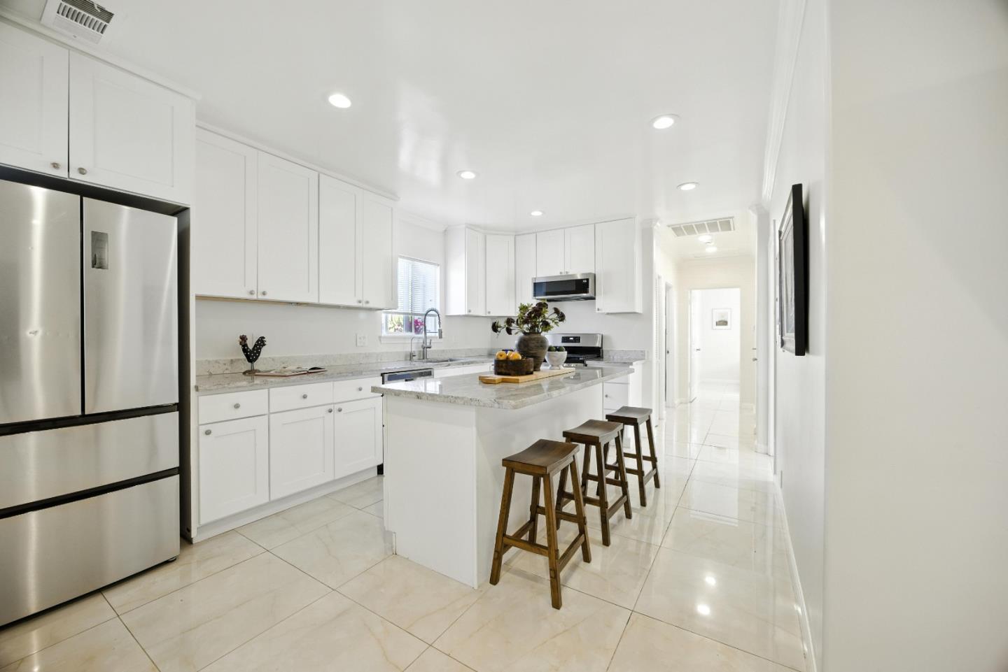 Detail Gallery Image 6 of 22 For 1097 10th Ave, Redwood City,  CA 94063 - 3 Beds | 1 Baths
