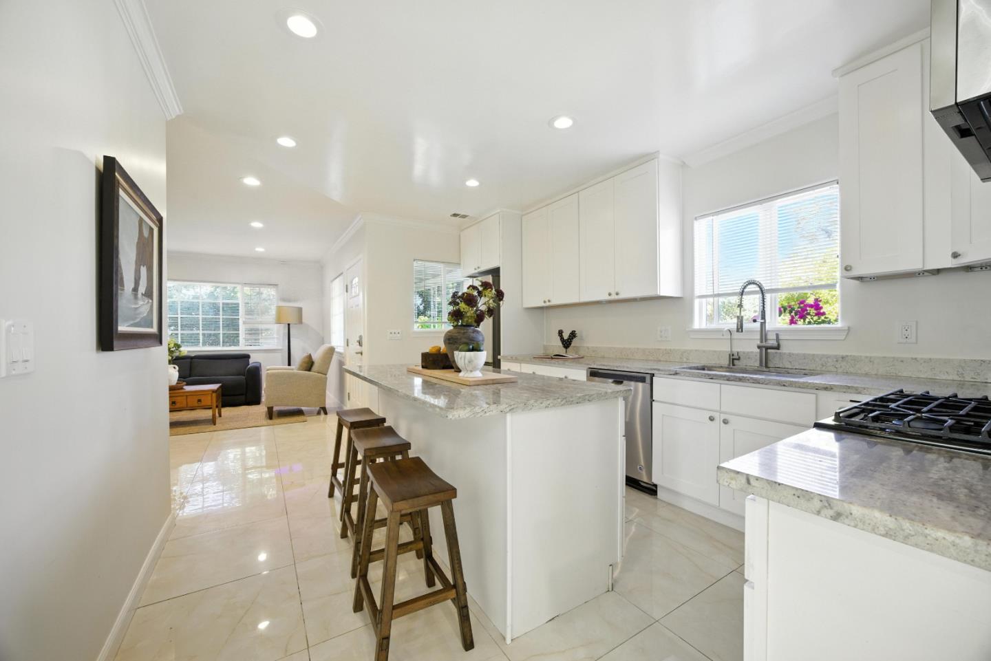 Detail Gallery Image 7 of 22 For 1097 10th Ave, Redwood City,  CA 94063 - 3 Beds | 1 Baths