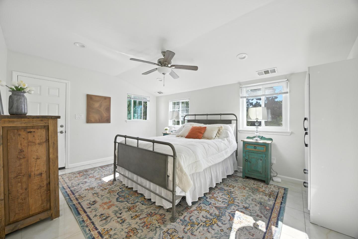 Detail Gallery Image 8 of 22 For 1097 10th Ave, Redwood City,  CA 94063 - 3 Beds | 1 Baths