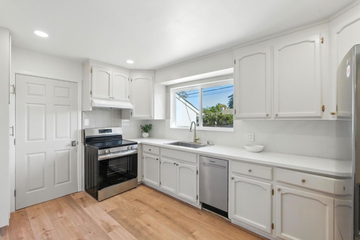 Detail Gallery Image 11 of 35 For 241 E Taylor Ave, Sunnyvale,  CA 94085 - 3 Beds | 2 Baths