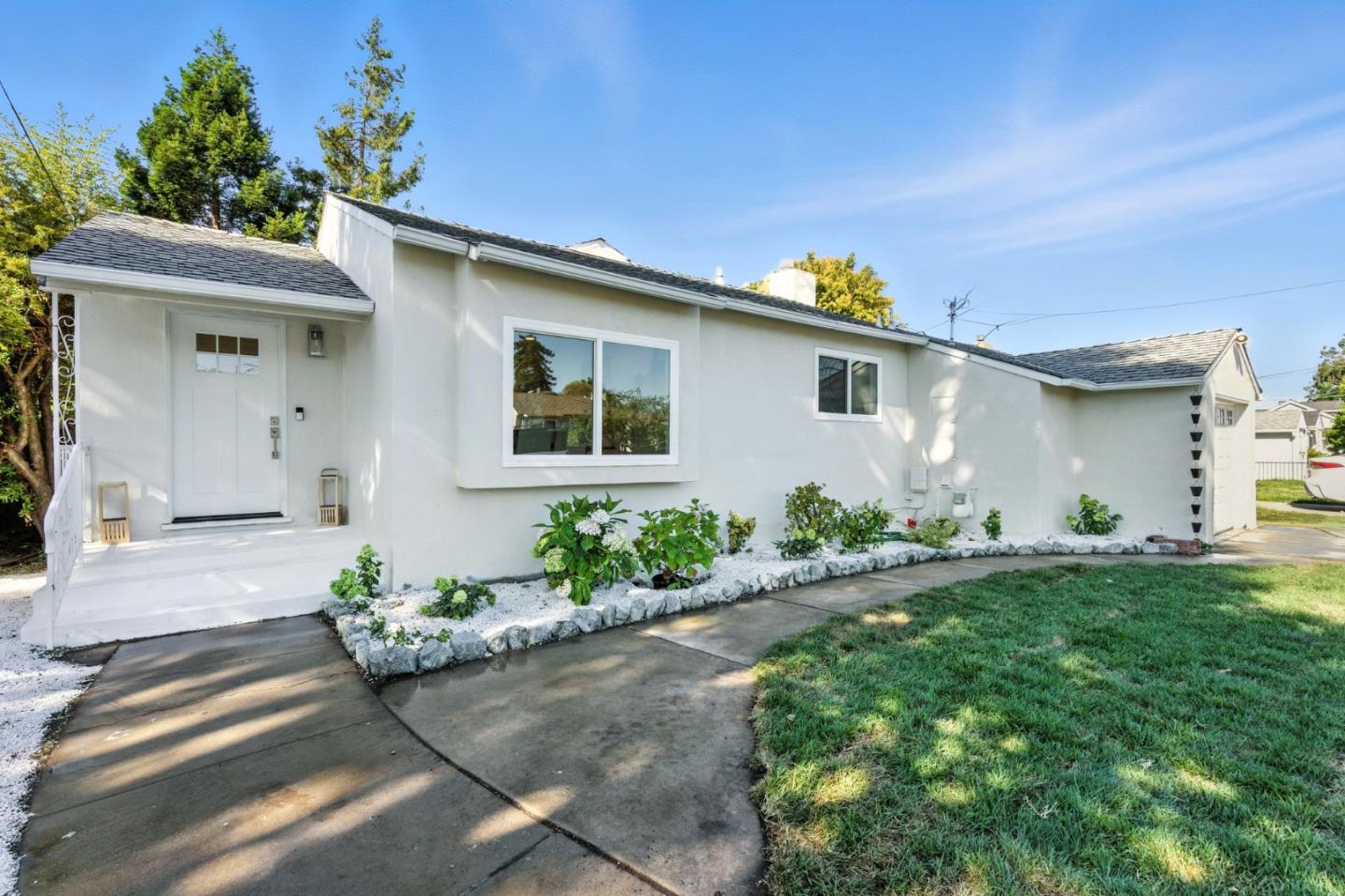 Detail Gallery Image 3 of 35 For 241 E Taylor Ave, Sunnyvale,  CA 94085 - 3 Beds | 2 Baths