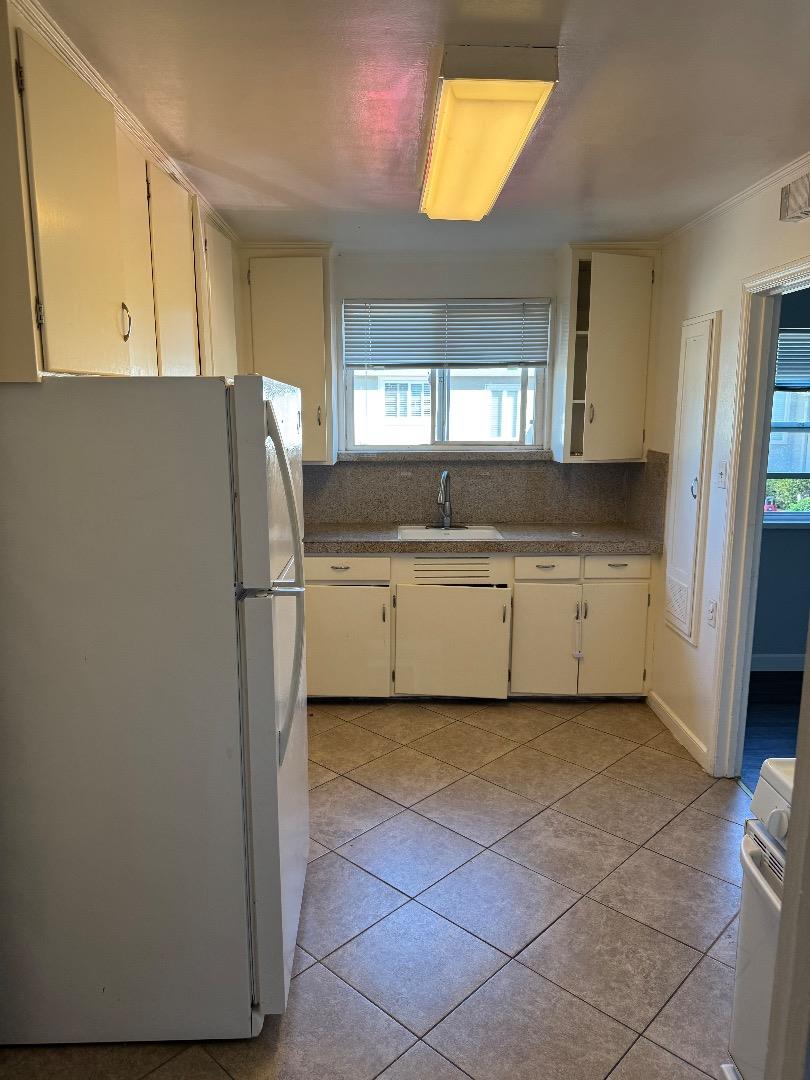 Detail Gallery Image 5 of 8 For 932 N Idaho St, San Mateo,  CA 94401 - 2 Beds | 1 Baths