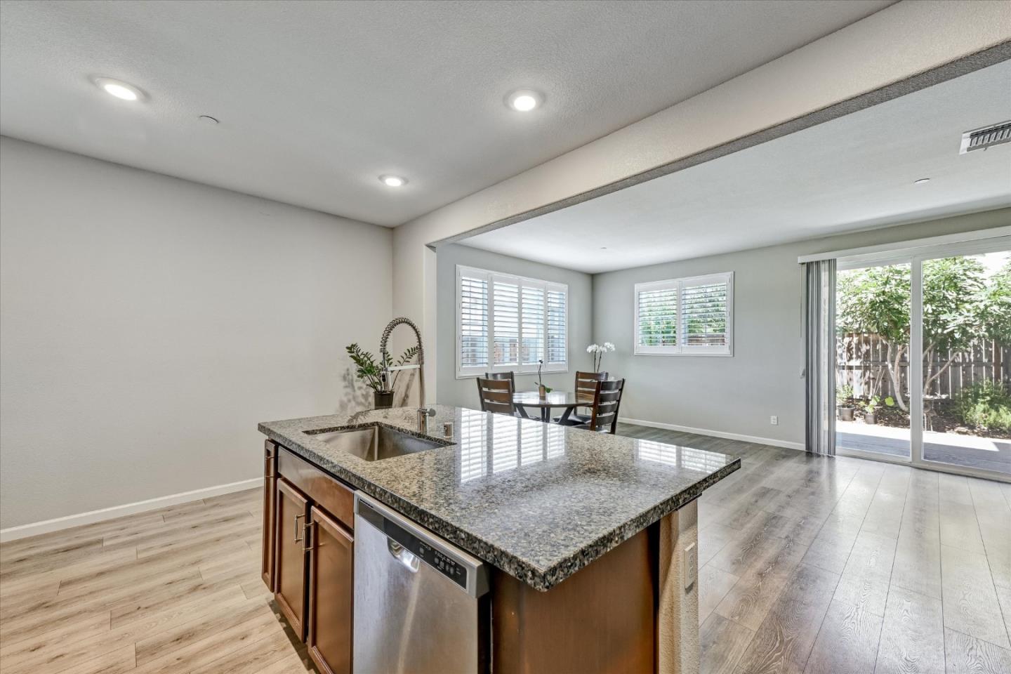 Detail Gallery Image 10 of 58 For 2466 Buzz Aldrin Way, Sacramento,  CA 95834 - 4 Beds | 3 Baths