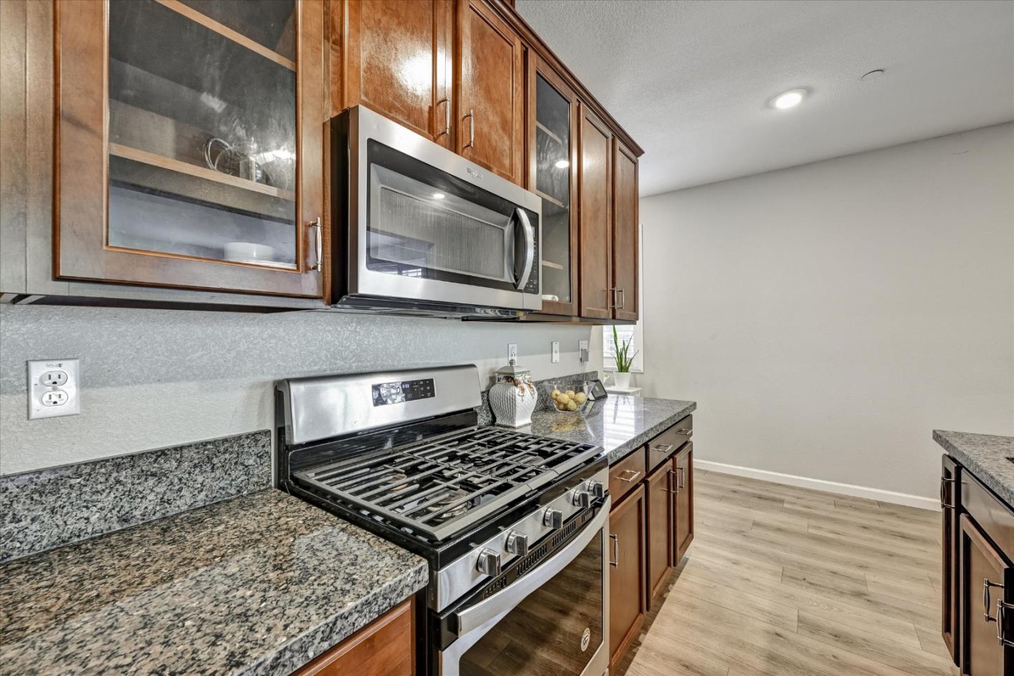 Detail Gallery Image 11 of 58 For 2466 Buzz Aldrin Way, Sacramento,  CA 95834 - 4 Beds | 3 Baths