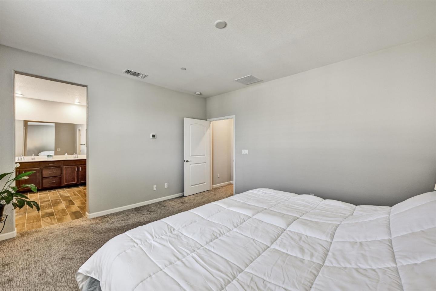 Detail Gallery Image 31 of 58 For 2466 Buzz Aldrin Way, Sacramento,  CA 95834 - 4 Beds | 3 Baths