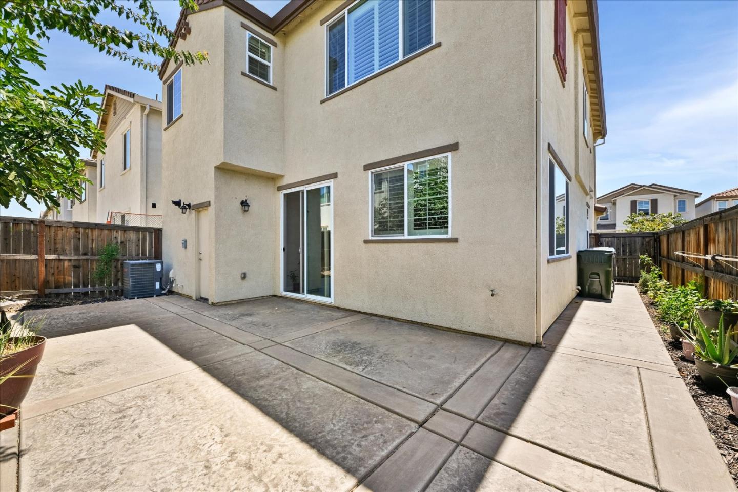 Detail Gallery Image 40 of 58 For 2466 Buzz Aldrin Way, Sacramento,  CA 95834 - 4 Beds | 3 Baths